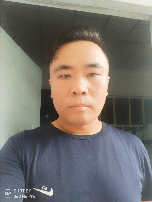 云的第一张照片--和田闪婚服务中心